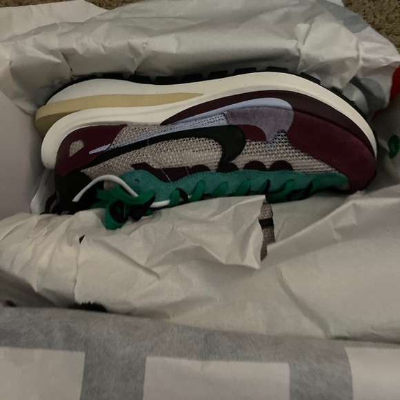 Nike Vaporwaffle Sacai Villain Red Neptune Green - Picture 3 of 7